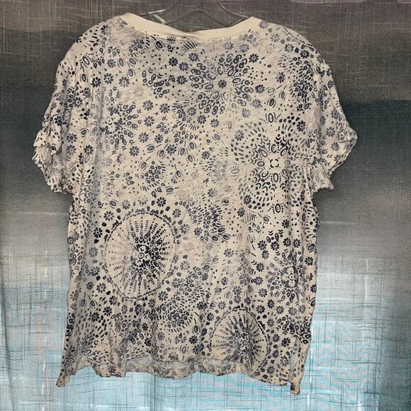 Torrid Heritage Slub Relaxed V-Neck Mandala Tee Blue and White size 00 - Picture 4 of 5